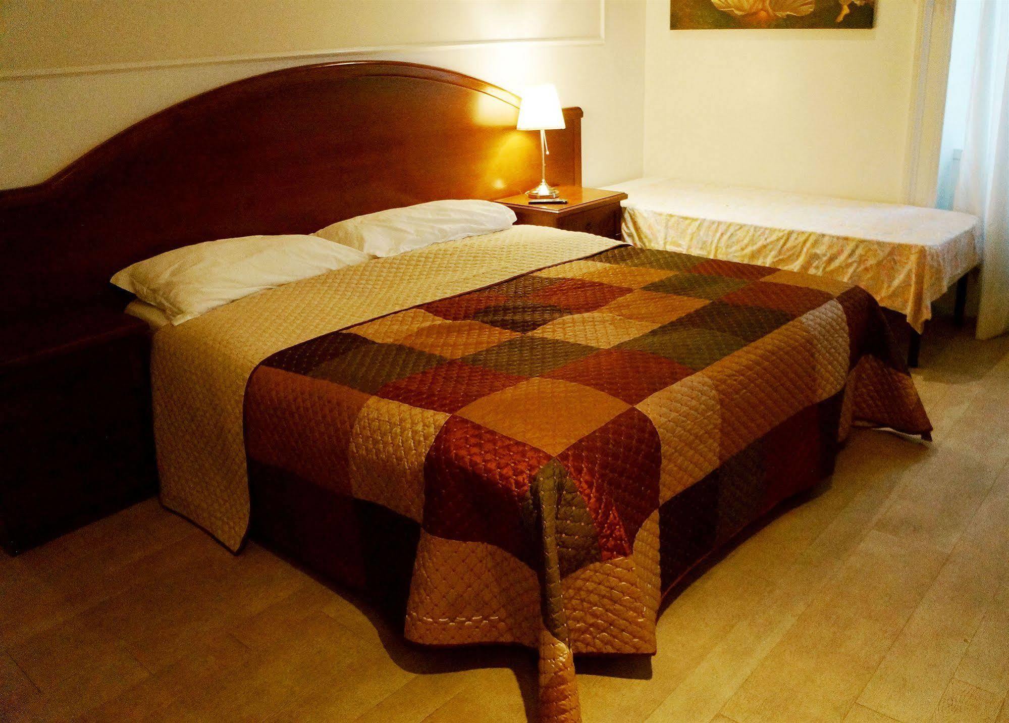 Bed and Breakfast Casa Dell'Amicizia Roma Exterior foto