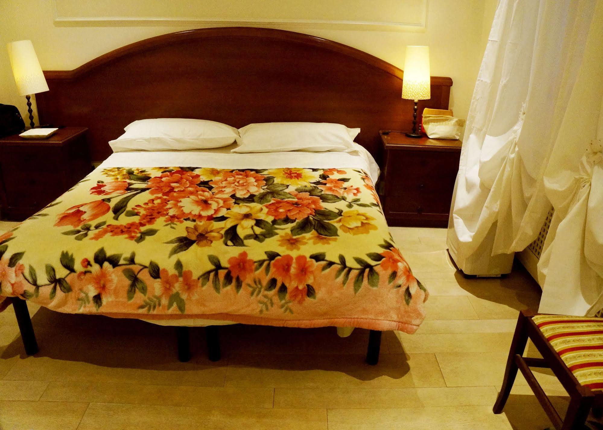 Bed and Breakfast Casa Dell'Amicizia Roma Exterior foto
