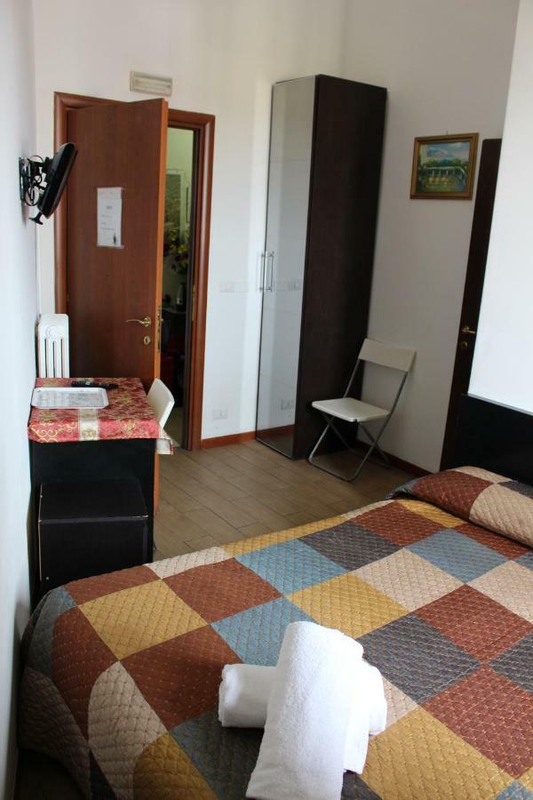 Bed and Breakfast Casa Dell'Amicizia Roma Exterior foto